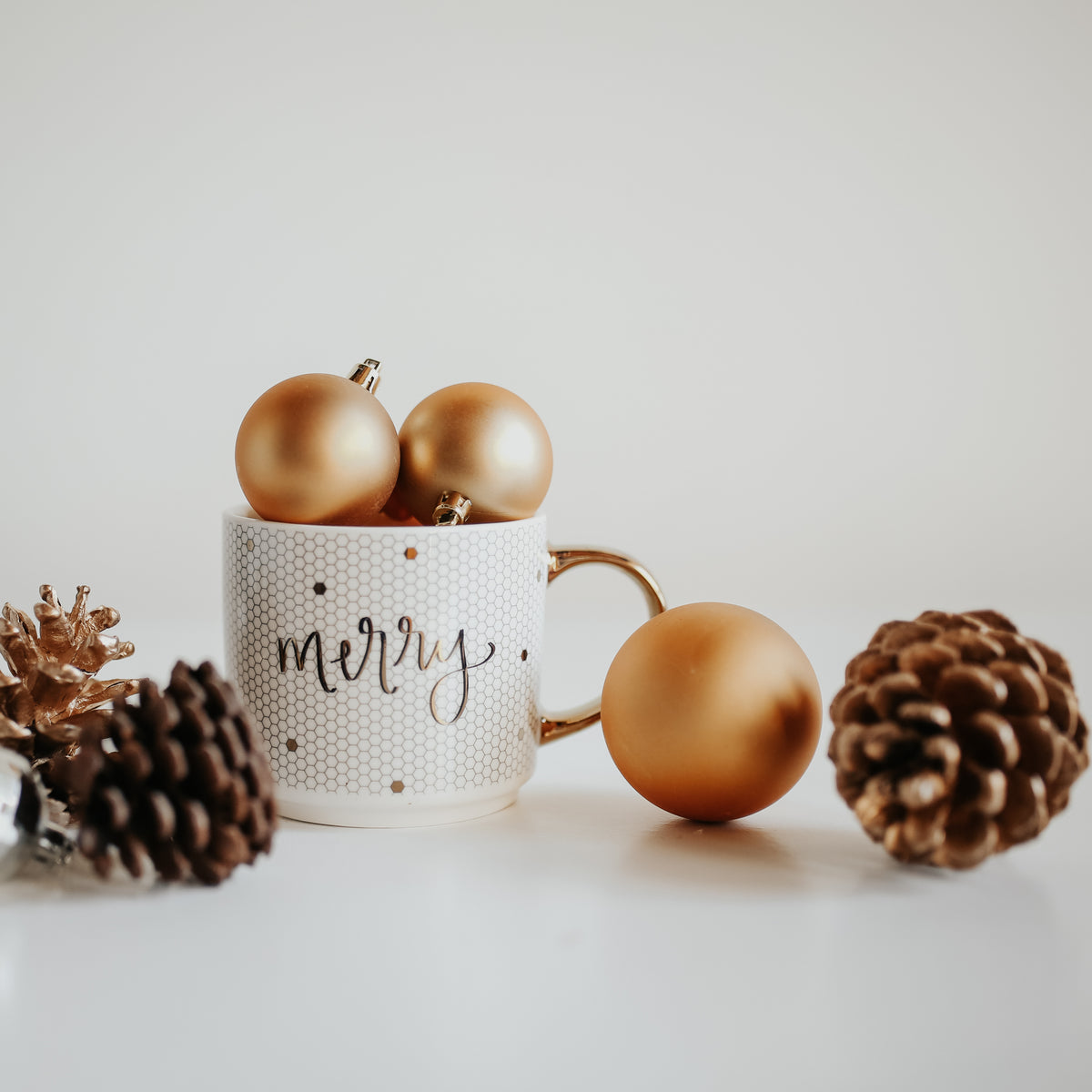 Merry Gold Tile Coffee Mug - 17 oz